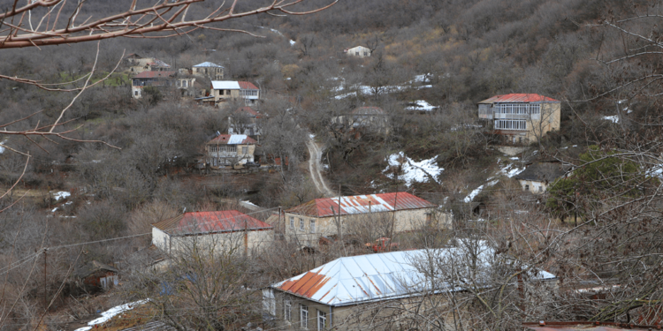 Լեռան Լանջին Ծուարած Ու Մոռցուած Եմիշճանը