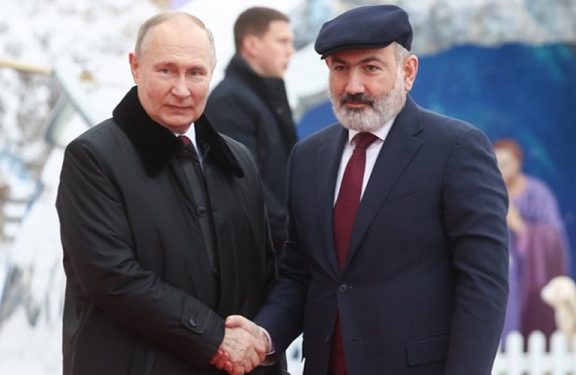 Փաւլովսքի Թանգարանը Այցելութեան Ընթացքին Փութին Զրուցեց Փաշինեանին Հետ