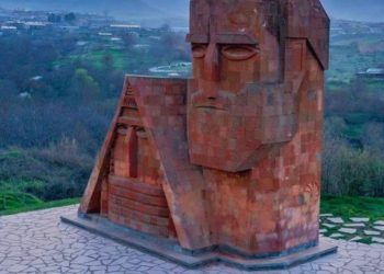 Ատրպէյճան Կը Ջանայ Նաեւ «Մենք Ենք Մեր Սարերը» Յուշարձանը Իւրացնել