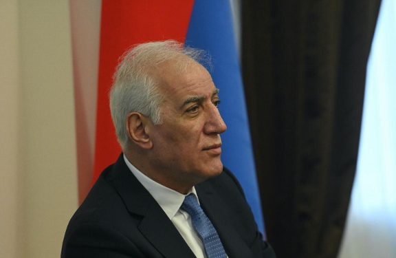 Կարգ Մը Երկիրներէ Հայաստանի Դեսպաններ Կանչուեցան, Ուրիշներ՝ Նշանակուեցան