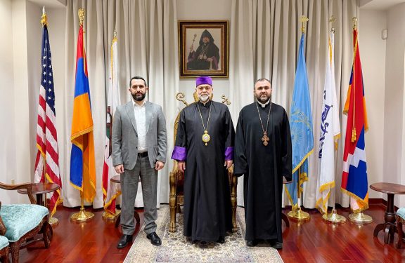 Դոկտ․ Վարուժան Գեղամեան Ազգային Առաջնորդարան Այցելեց